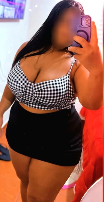 RELLENITA TETONA Y CURVAS XXL, COÑITO ARDIENTE