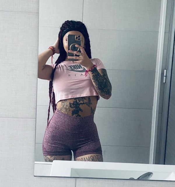 Chica farlopera de fiesta en casa!!