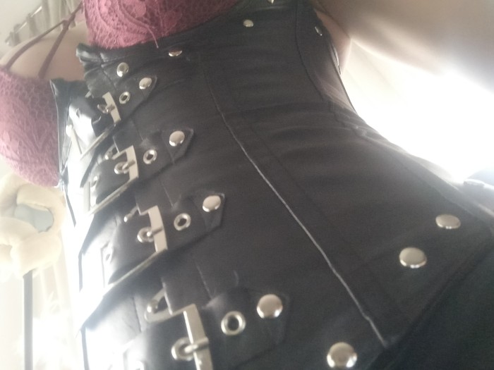 SEÑORITA ALICIA, AMA ESTRICTA Y PERVERSA