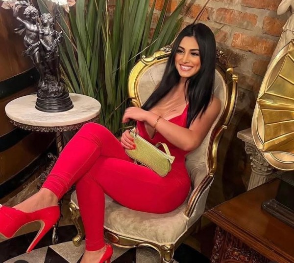 Brasileña fogosa y muy sexy, Piérdete en el placer