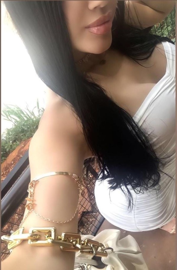 Brasileña fogosa y muy sexy, Piérdete en el placer