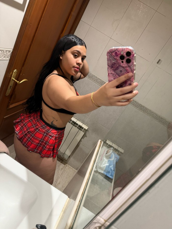 GUARRA ARDIENTE CON GANAS DE POLLA