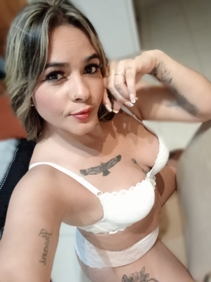 ME GUSTA SENTIR TUS DEDOS JUGUETONES EN MI COÑO