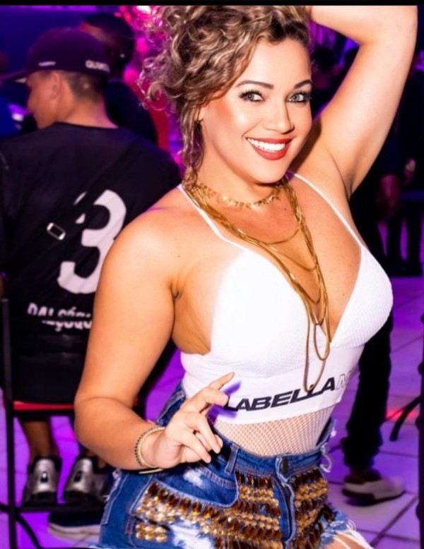 ANITA BELLEZA EXÓTICA DE BRASIL EN LA SEU D’URGUELL ANDORRA-