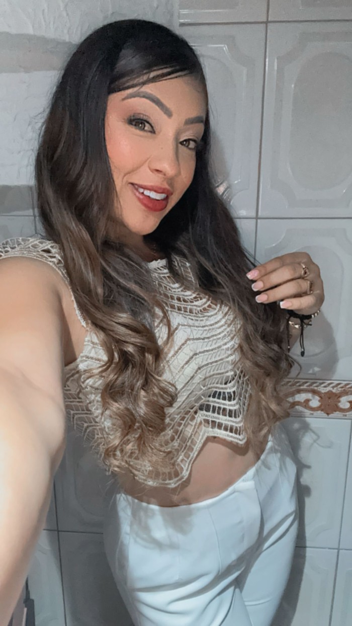 LATINA SENSUAL Y DELICADA