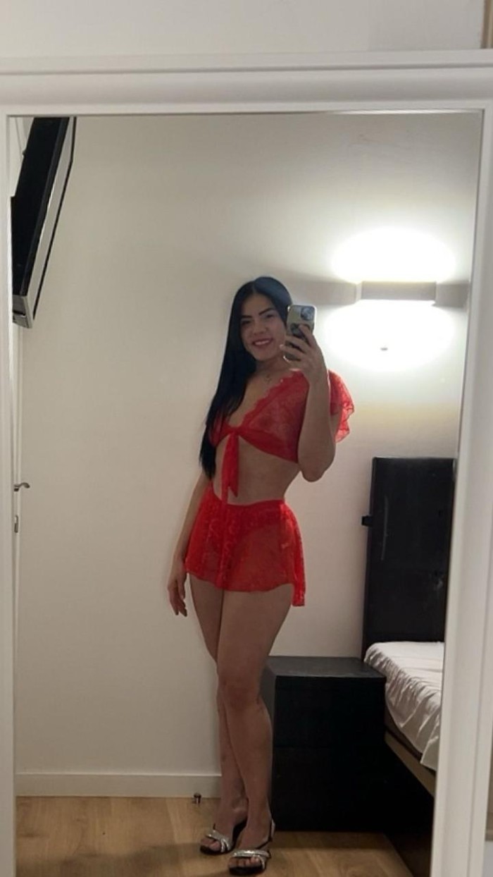 Sexy Modelo Latina divertida y traviesa VIA JULIA