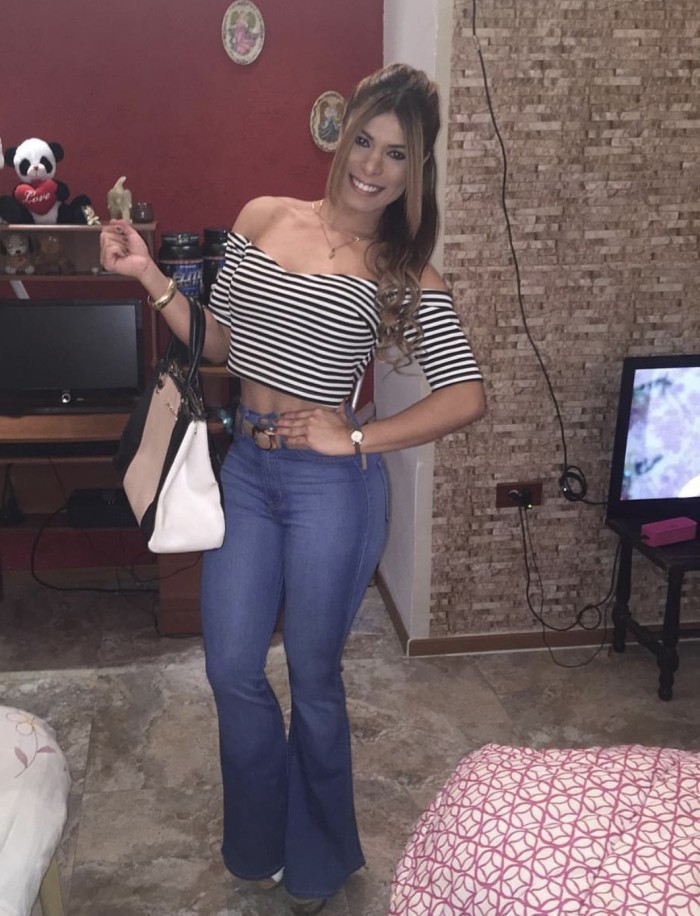 Hermosa complaciente …