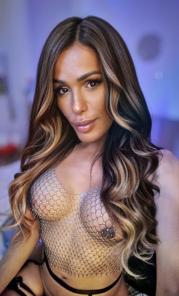 Trans latina cachonda activa y pasiva .total discreción,vivo sola.