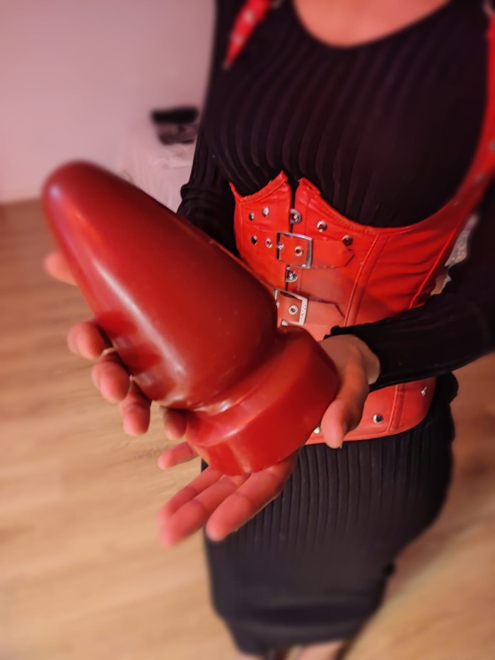 MISTRESS ALICIA VON DARK