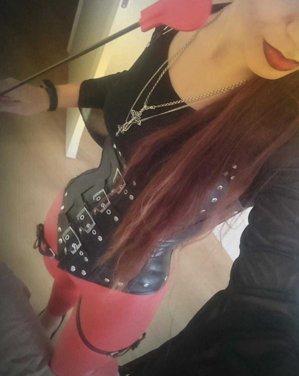 MISTRESS ALICIA VON DARK