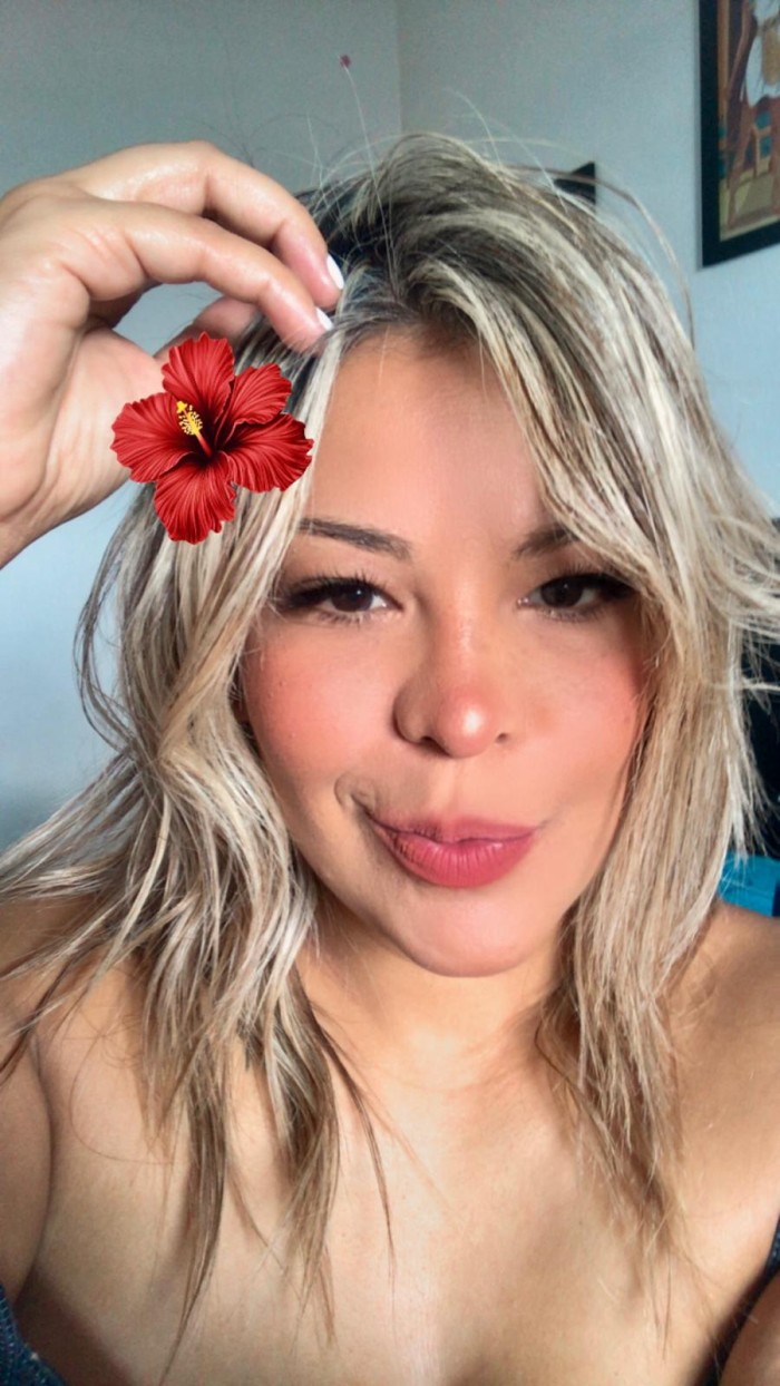 rubia pervertida y muy cachonda