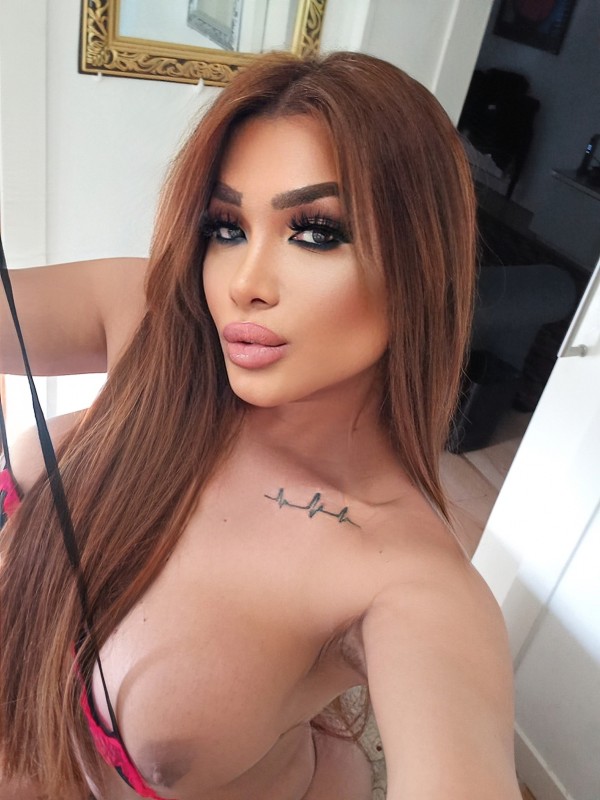 Aspiradora humana diosa de fiesta blancas