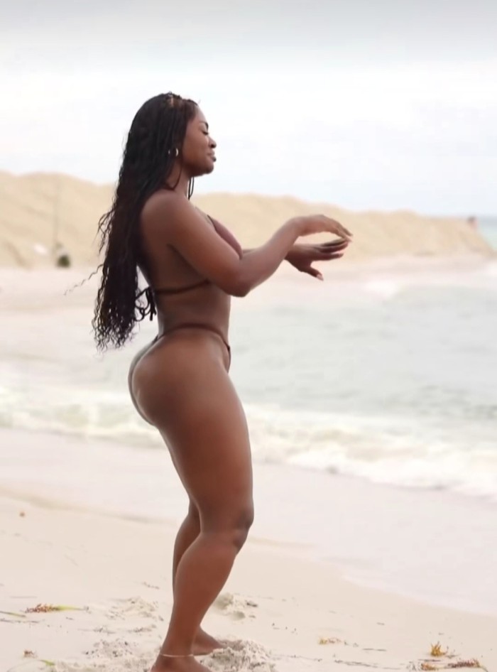 ANDREINA MORENITA GOLOSA FIESTERA ALEGRE