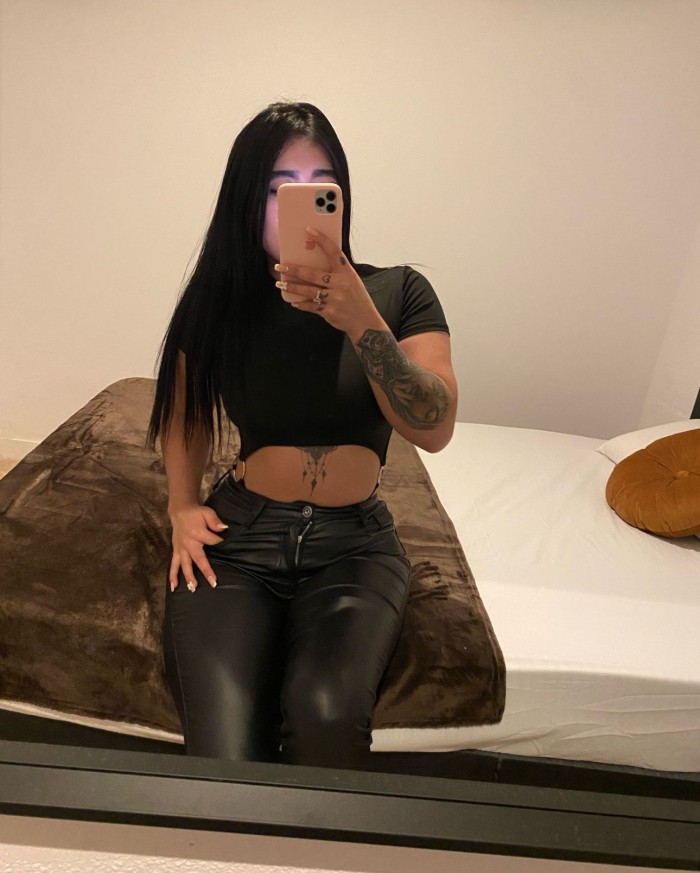 ARDIENTE CHICA LATINA
