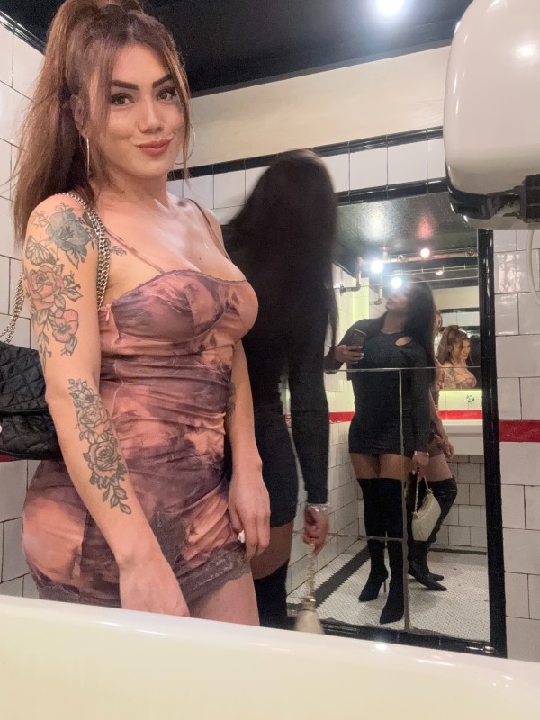 Modelo Trans tan tierna como lujuriosa y fiestera