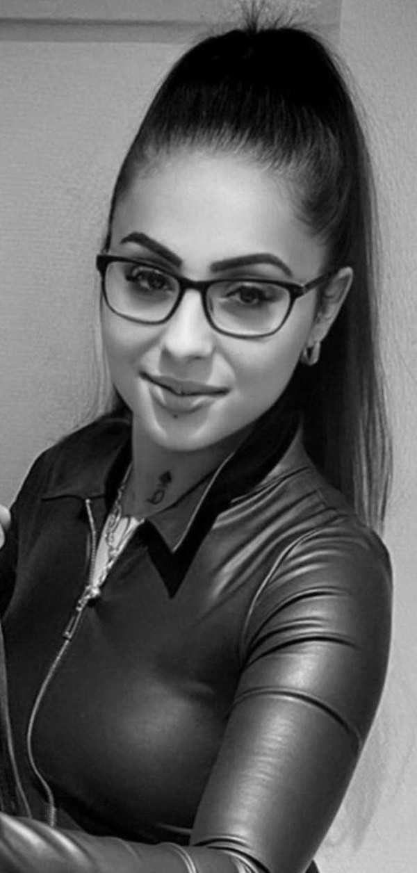 Izabela, joven muy cariñosa en Ibiza