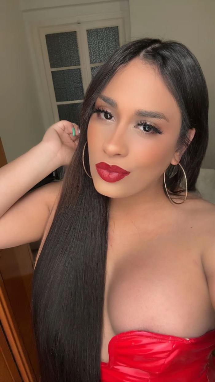 Chica trans mulata 24 años real