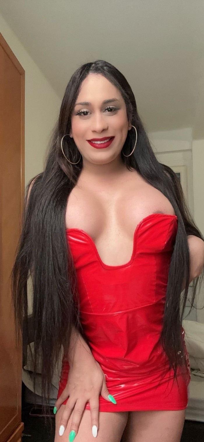 Chica trans mulata 24 años real