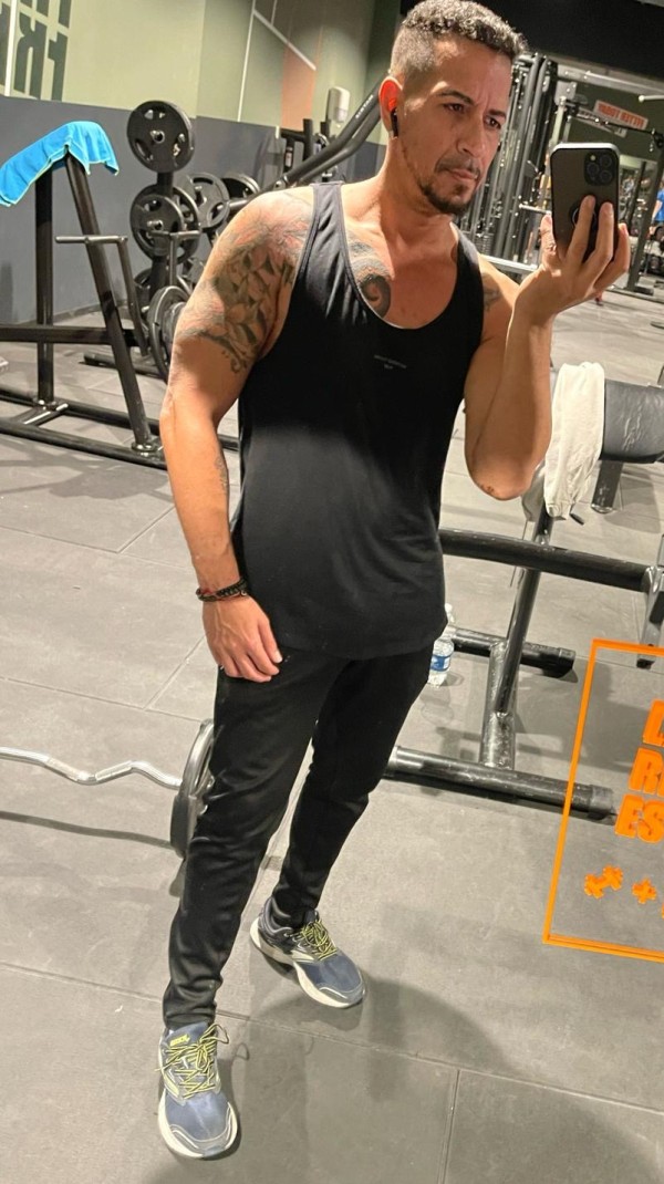 TOP favorito Novedad moreno guapo y cachas, muy simpático y divertido. Ven