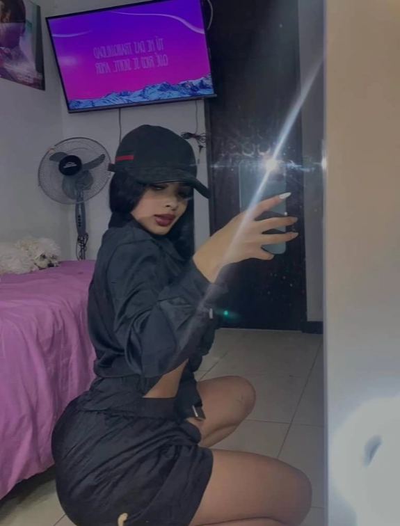Vanesa colombiana hermosa y muy cachonda