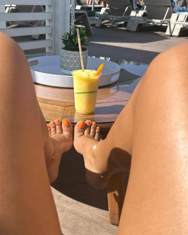 VICTORIA MORENA CON CURVAS DE INFARTO