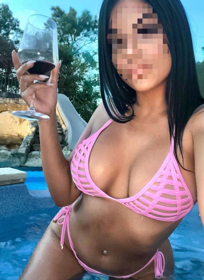 MULATA FIESTERA Y ARDIENTE