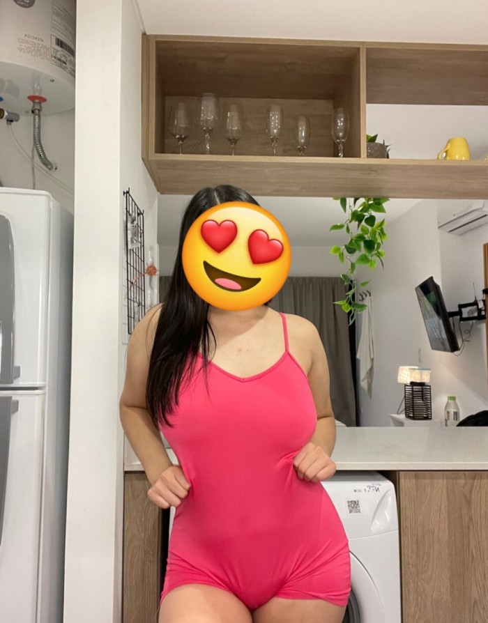 Chica muy risueña y muy candente