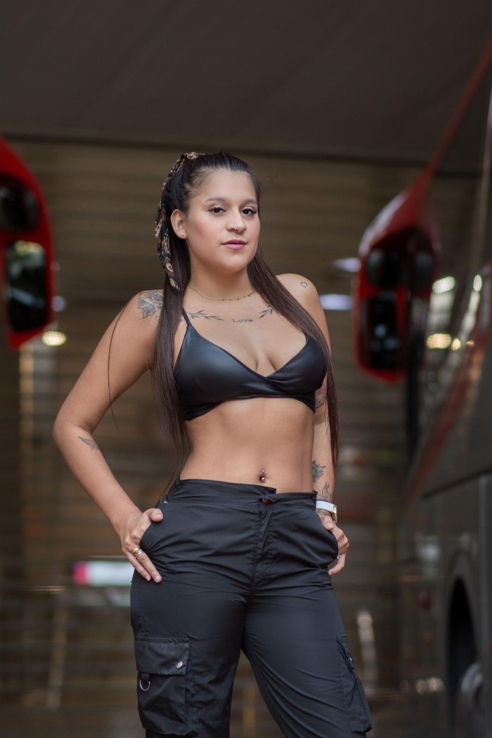 JOVENCITA CON GANAS DE DISFRUTAR