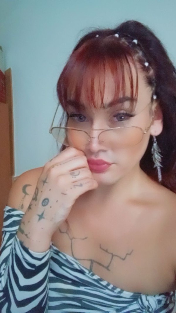 TRAVESTI GUARRISIMA CON GANAS DE QUE ME TALADREN