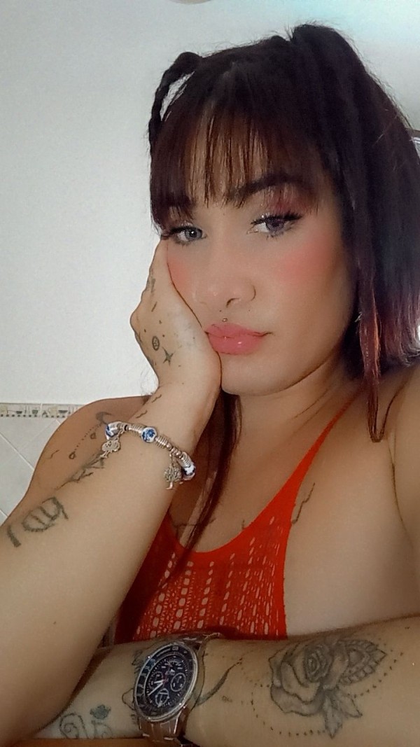 TRAVESTI GUARRISIMA CON GANAS DE QUE ME TALADREN
