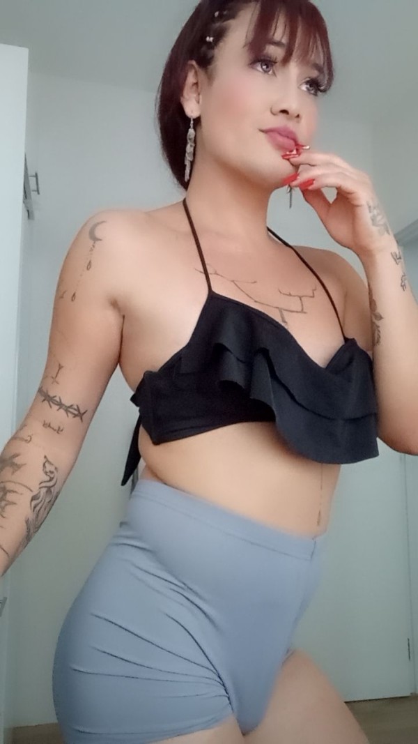 TRAVESTI GUARRISIMA CON GANAS DE QUE ME TALADREN