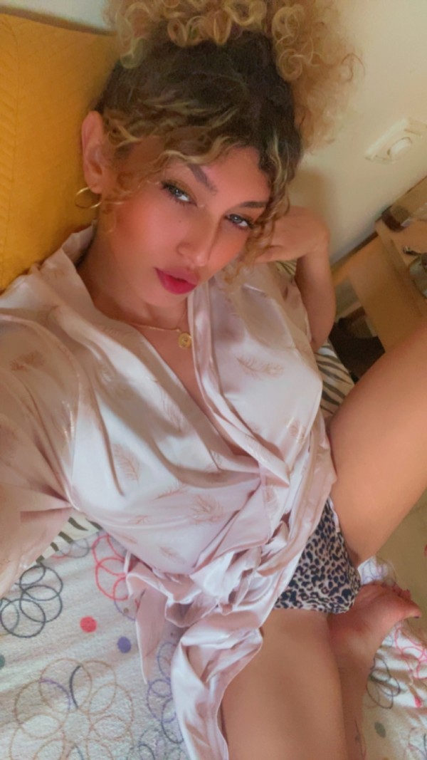 Dulce chica transexual súper discreta Mís fotos son reales 100%