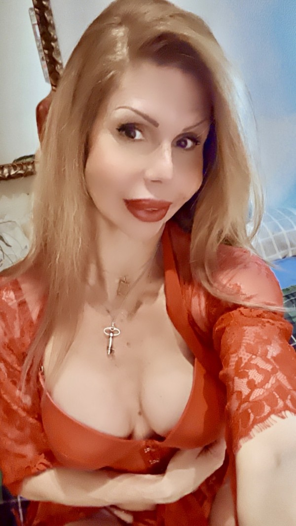 CIBELLE LA RUBIA DIOSA DEL SEXO FULL VERSÁTIL EN SAN MAMÉS FESTEIRA