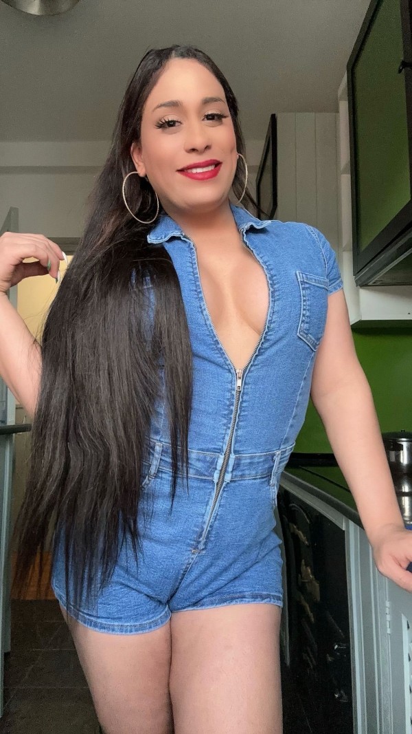 Chica trans mulata 24 años real