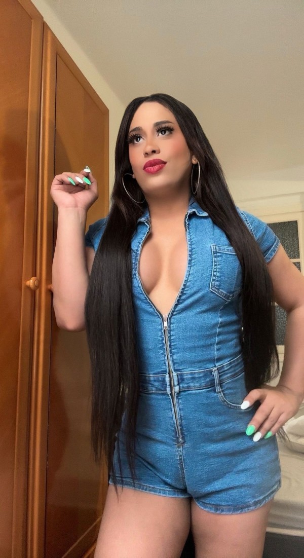 Chica trans mulata 24 años real