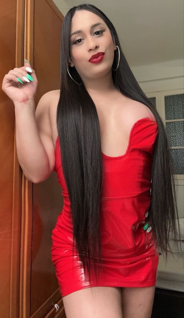 Chica trans mulata 24 años real