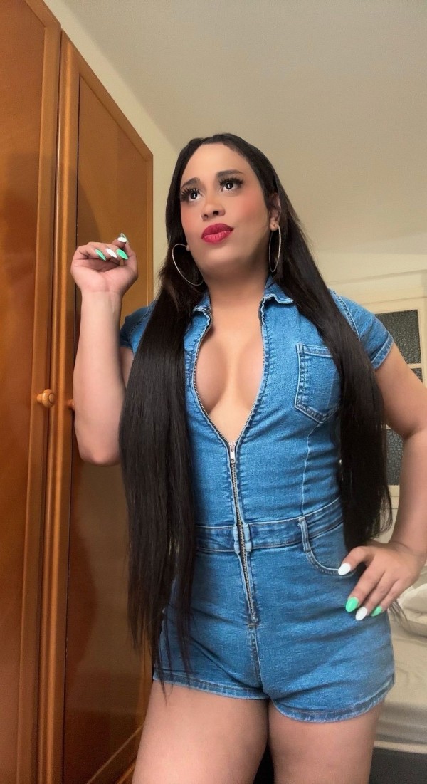 Chica trans mulata 24 años real