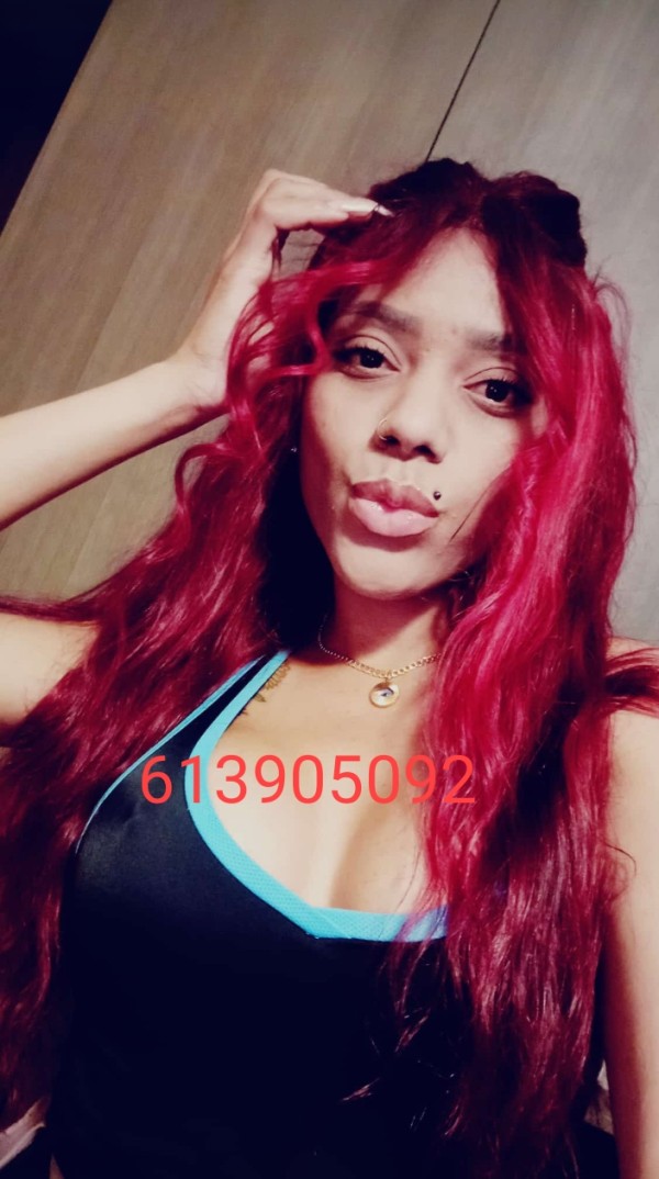 Delgadita joven cariñosa