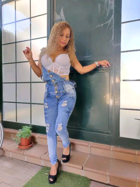 UNA CHICA DIVERTIDA Y FOGOSA… SALIDAS 24