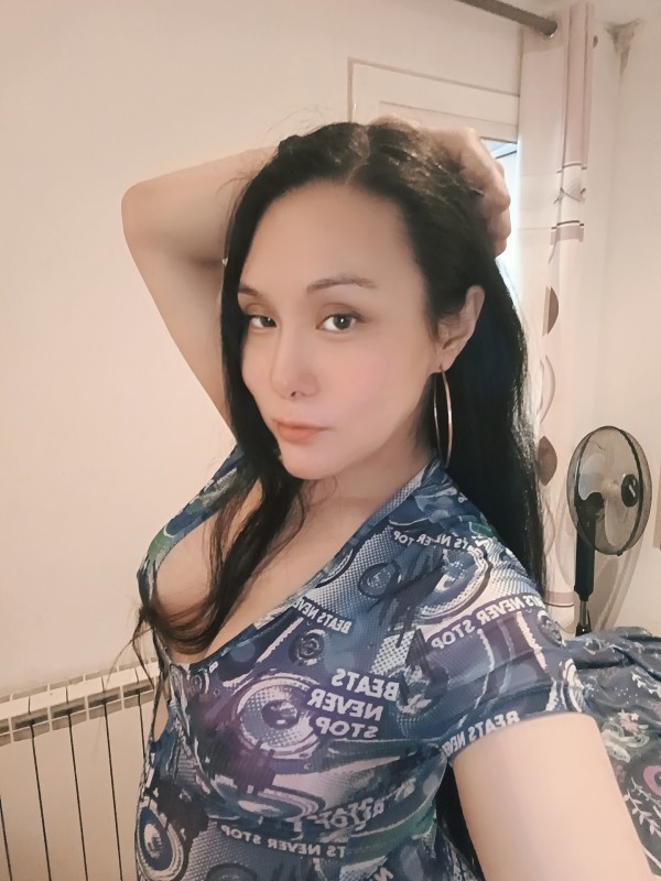 La más completa y caliente en la cama. Asiática