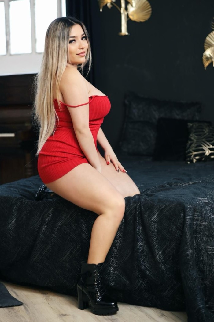 SEXY JOVENCITA COMPLACIENTE VIA JULIA