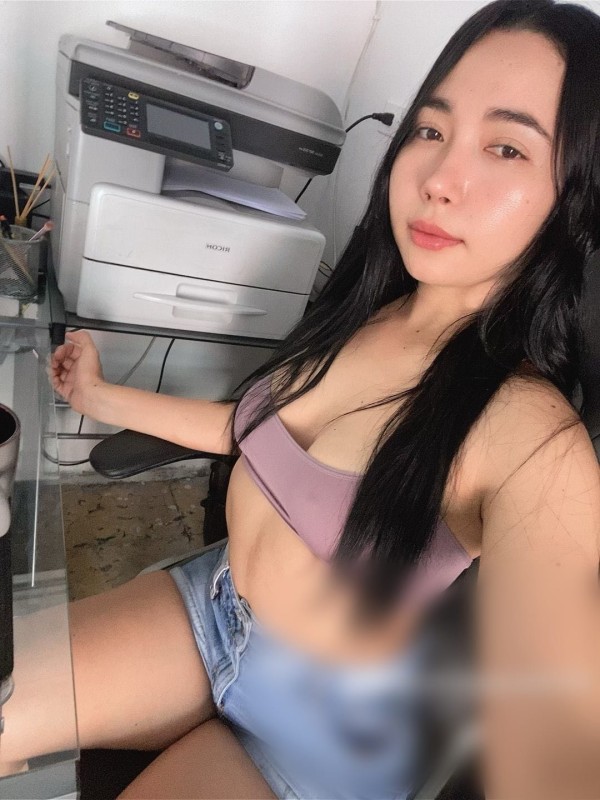 NIÑATA JUGUETONA Y FIESTERA SALIDAS 24 HORAS !!