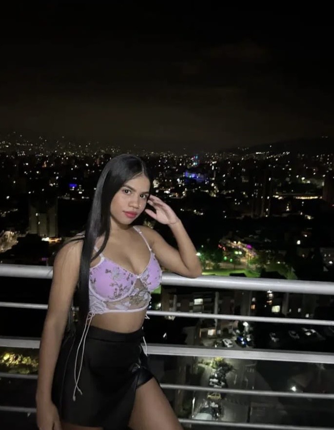 Isabella, jovencita impresionante en Menorca