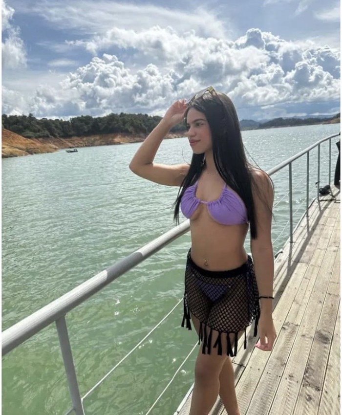 Isabella, jovencita impresionante en Menorca