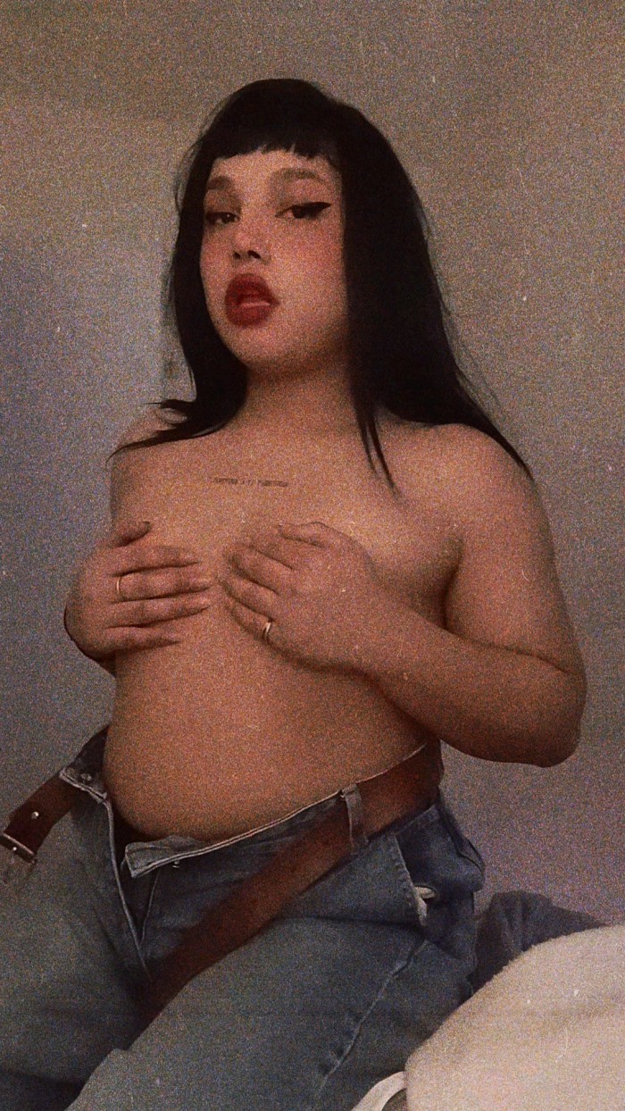 CHICA TRANS HORMONADA TRAGONA IMPLCIDA FIESTERA