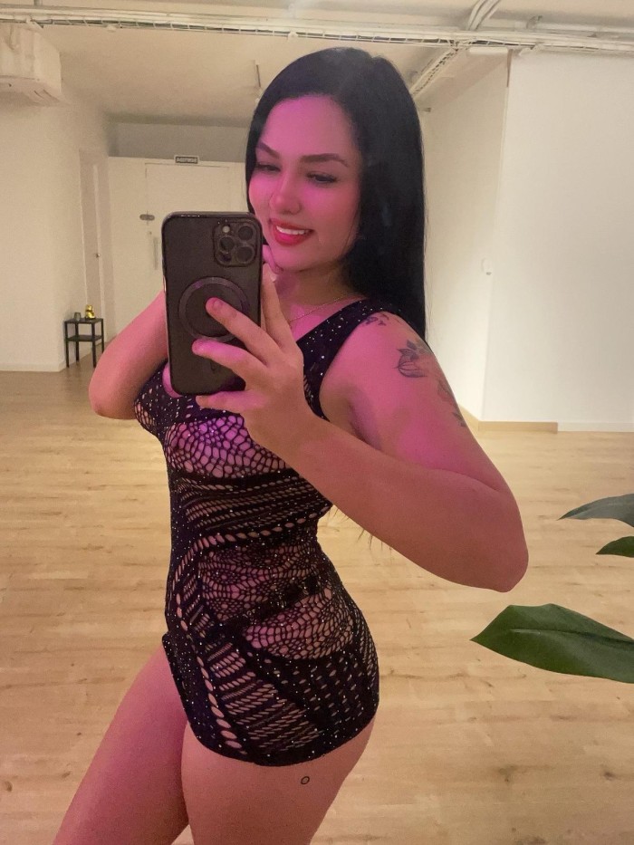 JUGUETONA ARDIENTE Y FIESTERA