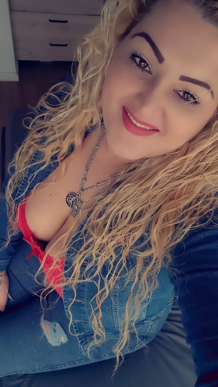 Una Rubia Cañera y con ganas de Fiesta