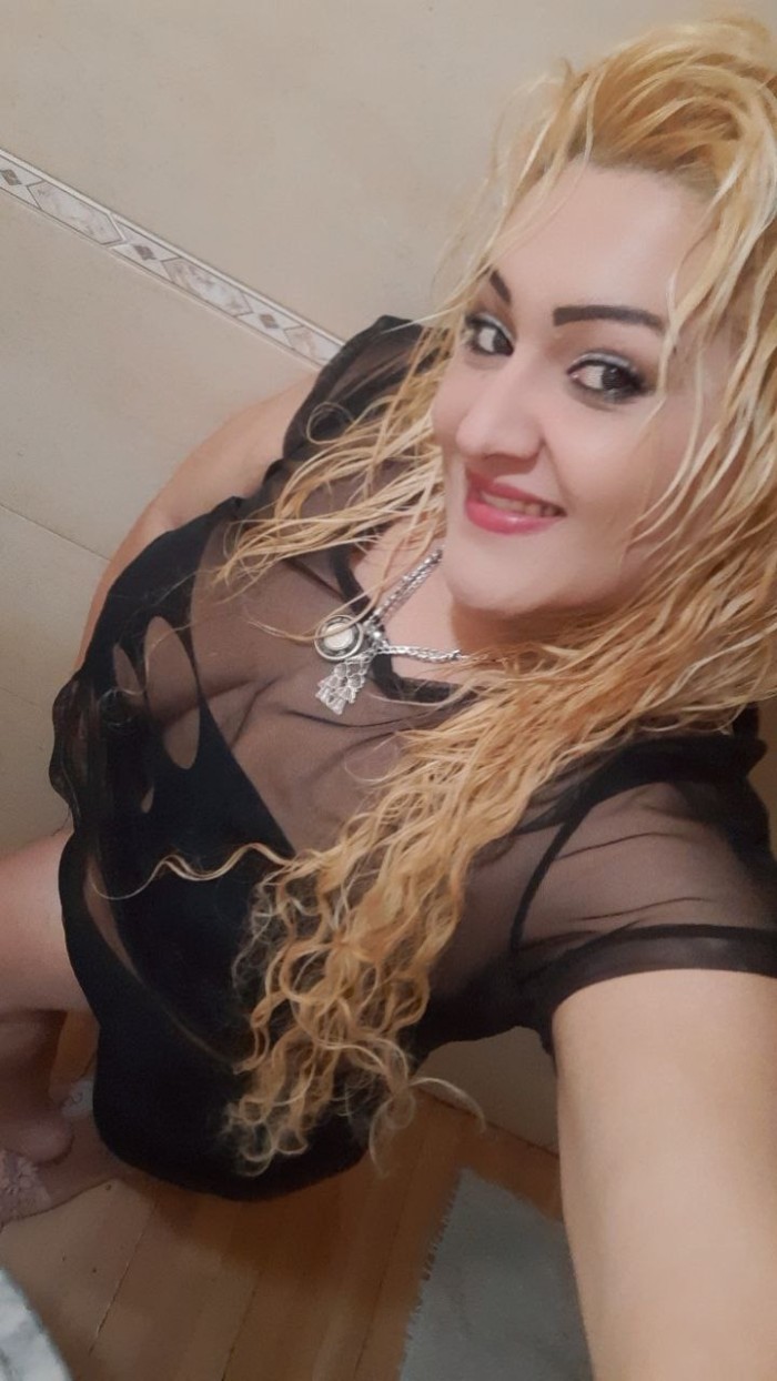 Una Rubia Cañera y con ganas de Fiesta