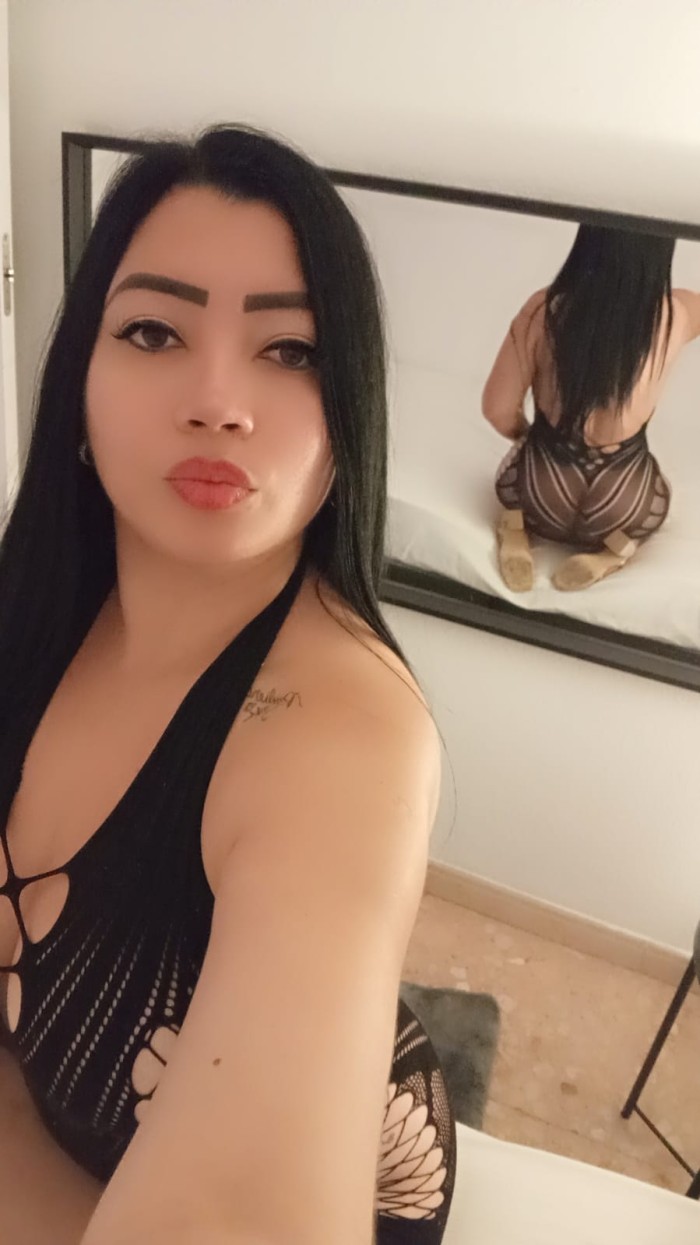 MORBOSA Y CALIENTE CON GANAS DE FIESTA