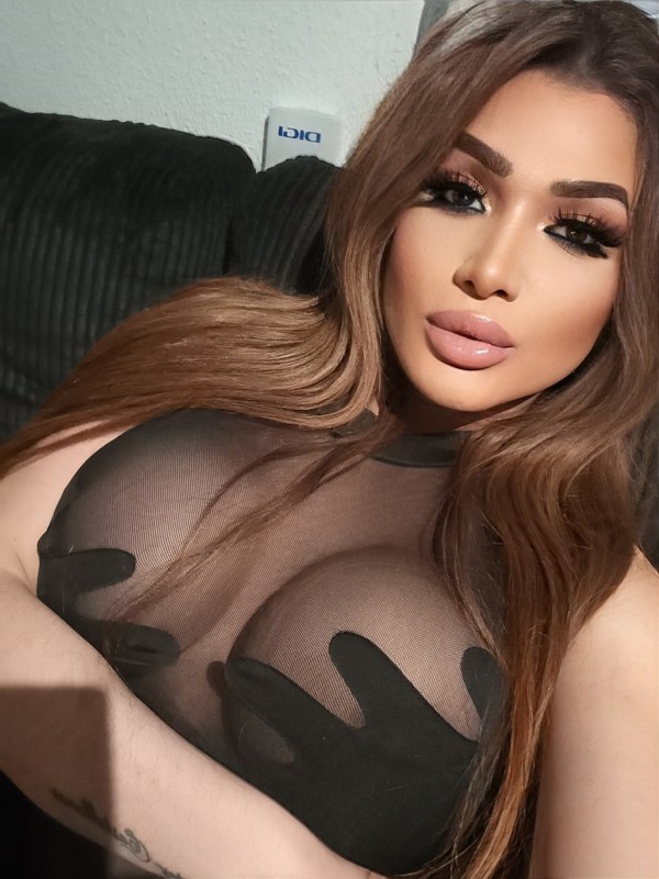 Aspiradora humana diosa de fiesta blancas